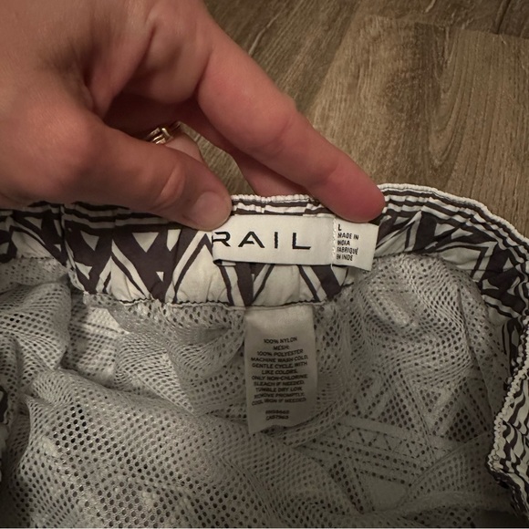 🔴RAIL Mens Triangle Pattern Swim Trunks - Picture 6 of 9